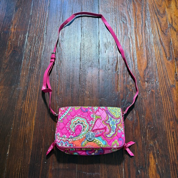 Vera Bradley Wallet Crossbody Pink Swirl Paisley Floral Turn Lock - Picture 1 of 10